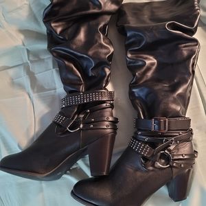 Black round toed heeled boots black size 11 NWOT